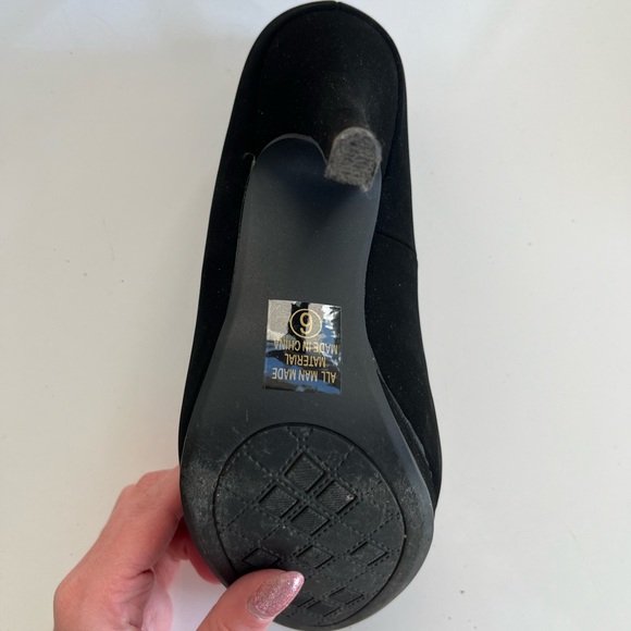 City Classified Comfort Heels - never worn tried on only - Picture 3 of 3